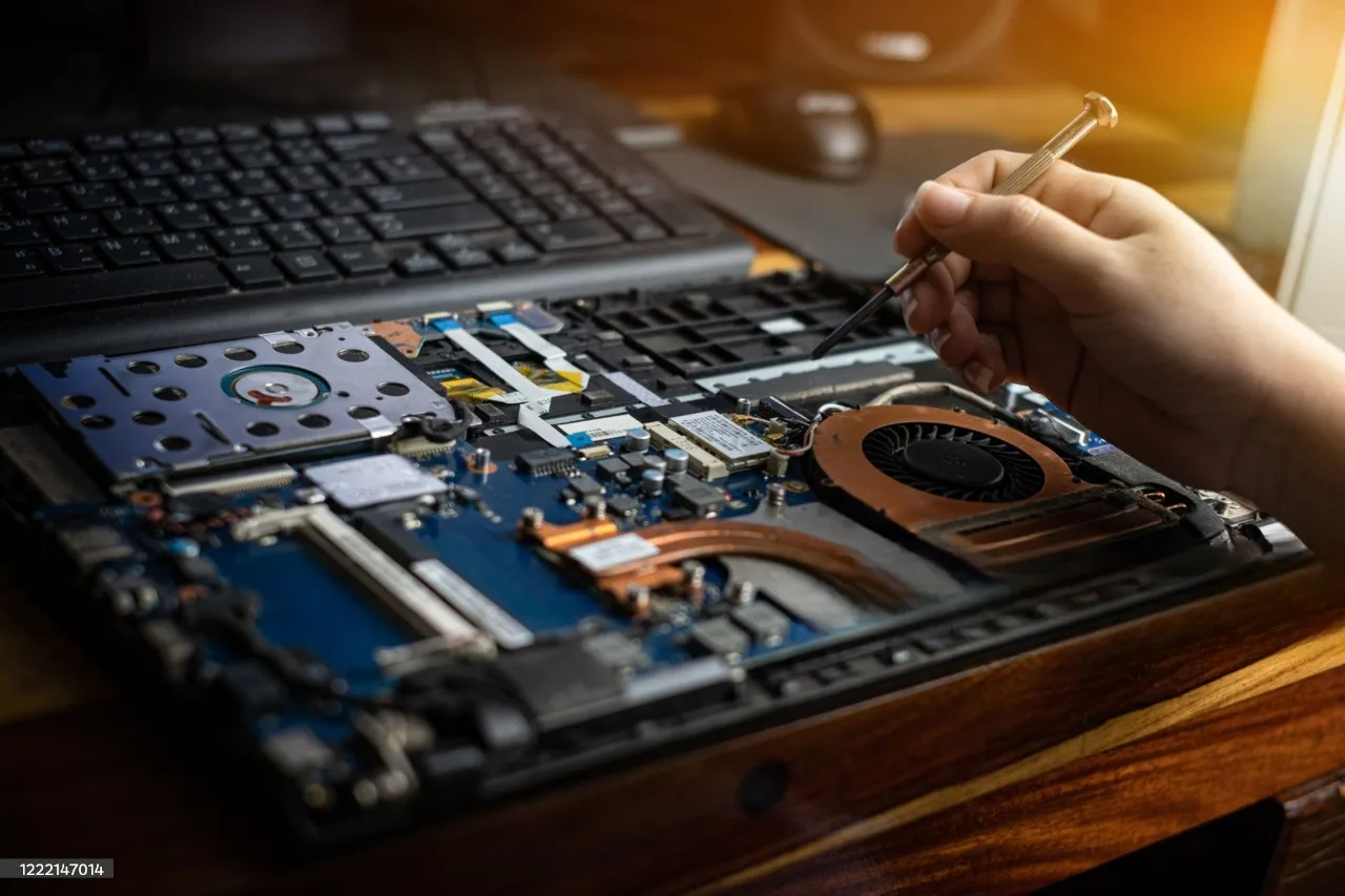 Çanakkale'de üniversite öğrencileri için laptop bakım ve teknik servis çalışması